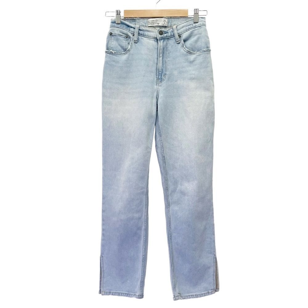 Abercrombie & Fitch Curve Love 90s Straight Ultra High Rise Light Wash Size 26